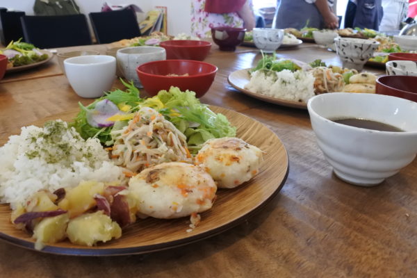 岐阜市のカフェで渡辺ひさこさんの重ね煮講座開催